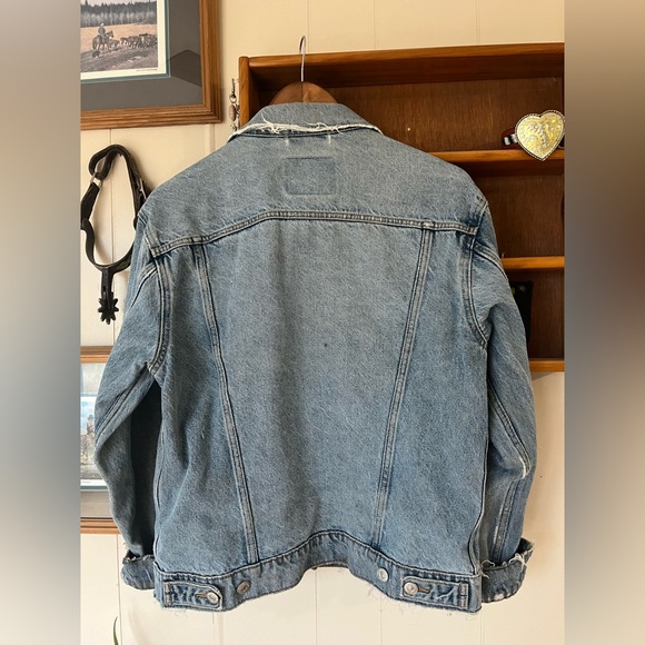 Levi’s Women’s Denim Jacket - Picture 6 of 6